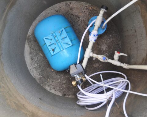 Nettoyage d'une pompe de relevage dans un puisard